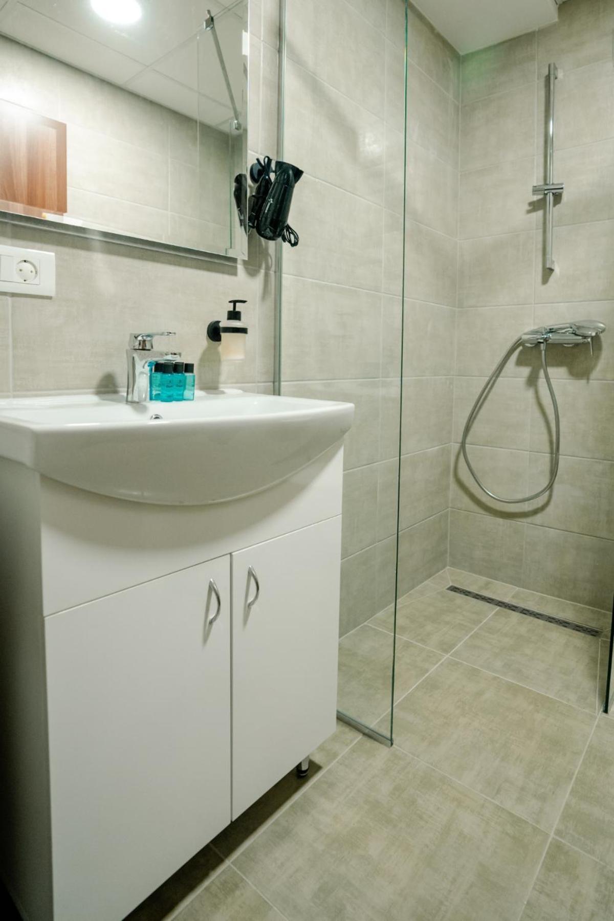 Darki Apartments 3 - Very Central Stay With Free Parking Ohrid Esterno foto